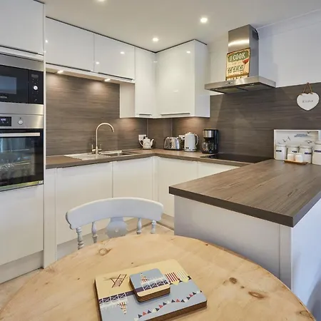 Daire Host & - Riverrun *